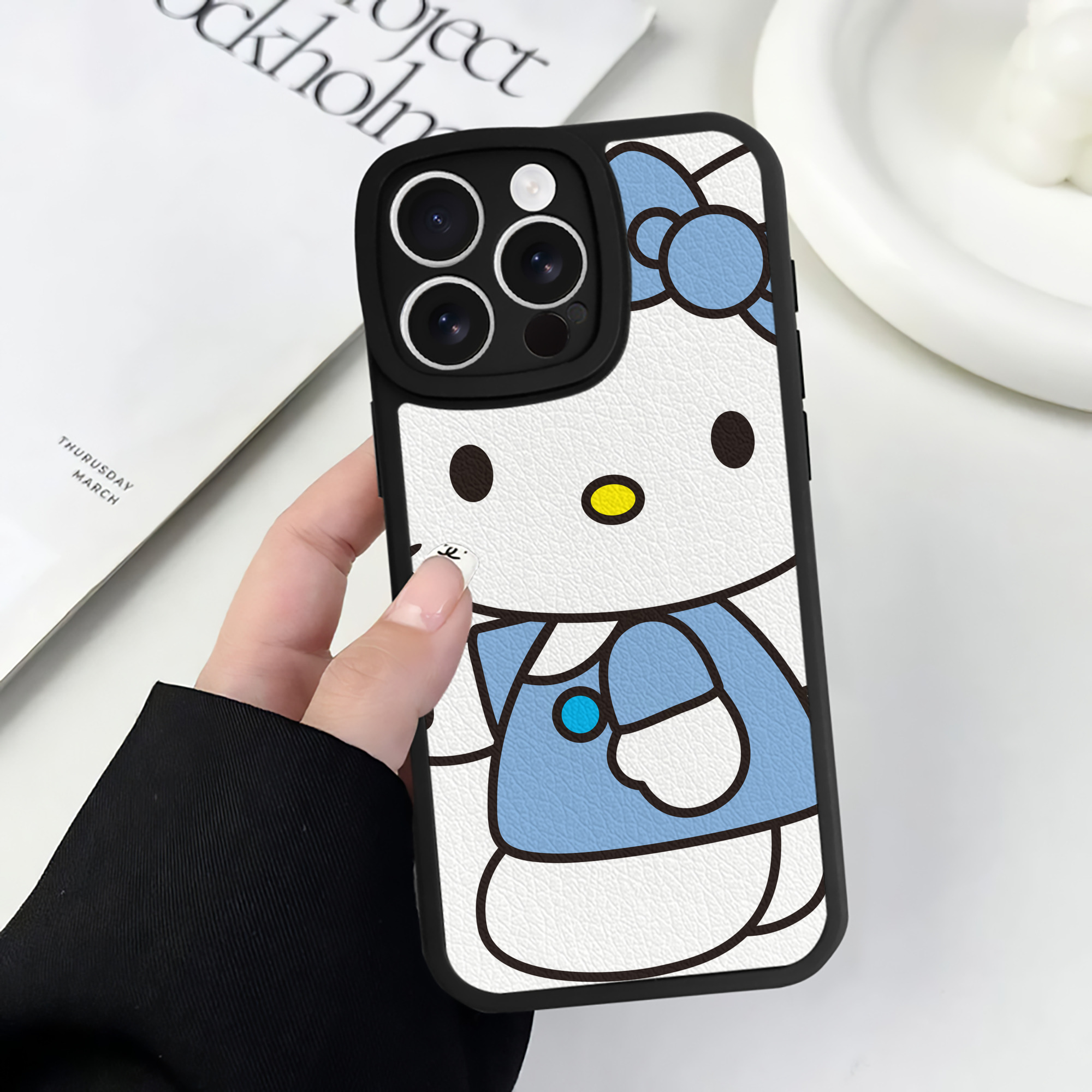 （画像用） Hello Kitty ハローキティ 【iPhone 16シリーズ対応】シリコンスマホケース（レザー調） 材質：シリコン